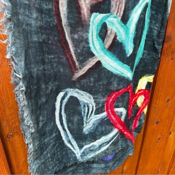 Randi & Will hearts scarf - Picture 4 of 8